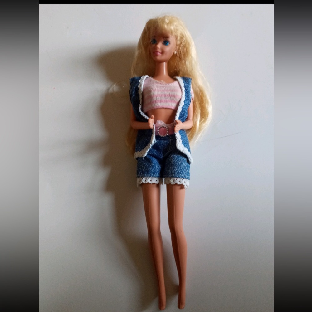 Vintage BARBIE- strollen’ fun barbie doll